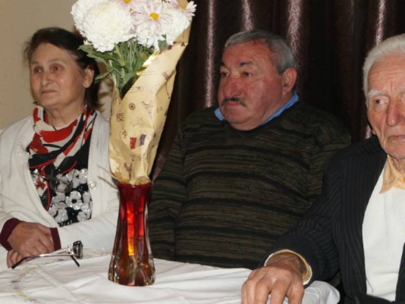 ლასურიაშის სკოლიდან ღვაწლმოსილი პედაგოგები საპატიოდ გააცილეს